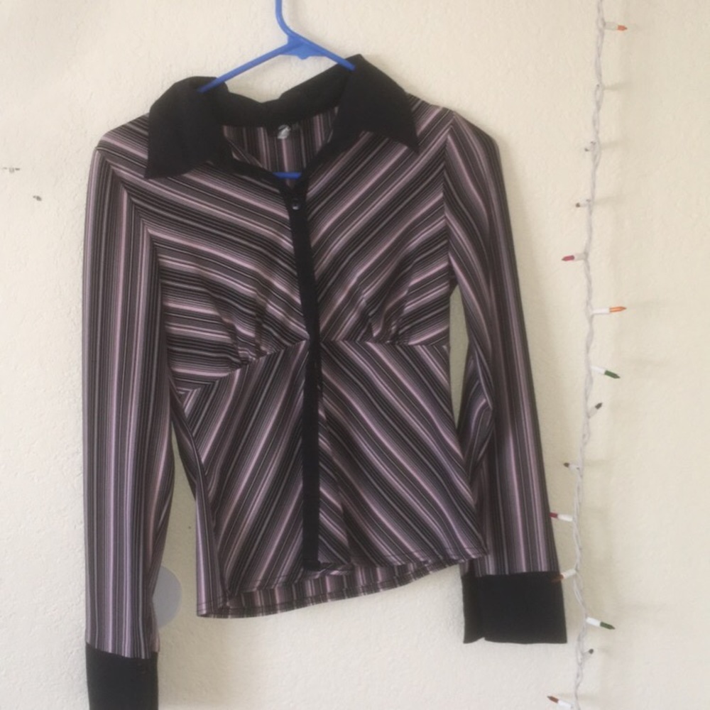 Fitted women’s button up